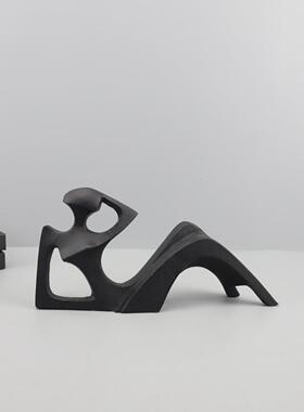 欧式创意简约黑色铸铁抽象物人摆件办公室卧客厅餐0450厅家室居装