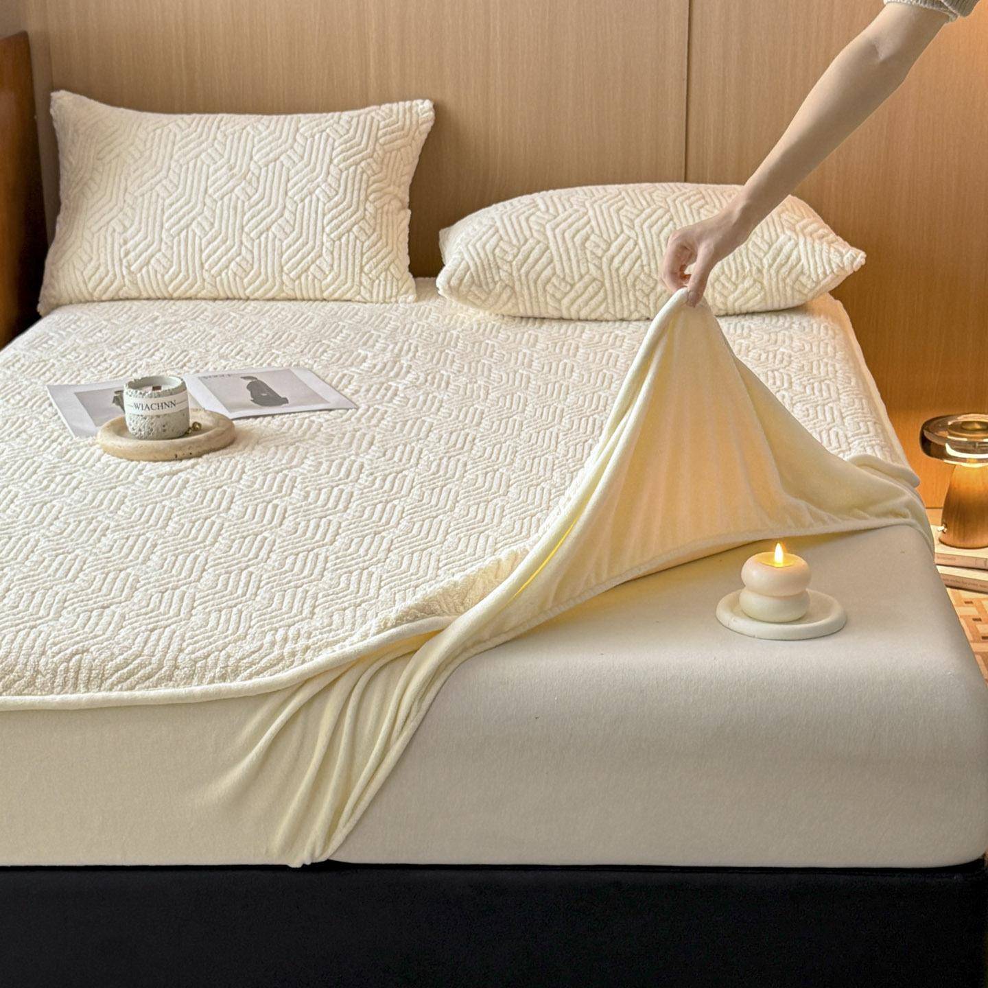 塔芙绒提花防水隔尿床笠冬季加绒加厚珊瑚绒床罩席梦思床垫保护罩 - 图1