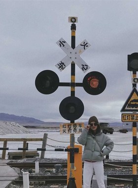 小火车档杆站牌路牌铁道闸口小心火车指示牌景Q区网红打卡铁艺加