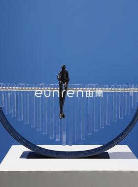 现代简约创意艺术感人物造型摆件家居客厅样板房间玄关柜软装饰品