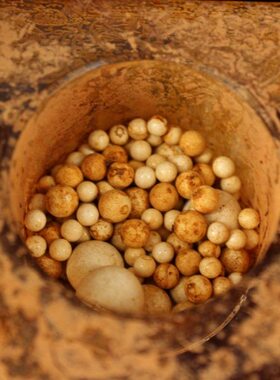 古寺地宫出土水晶雕刻图腾描金镶嵌舍利宝塔 内带金刚舍利子古玩