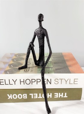 极简样板房黑色抽象人物r雕塑摆件创意铸铁装饰品电视柜人像摆件