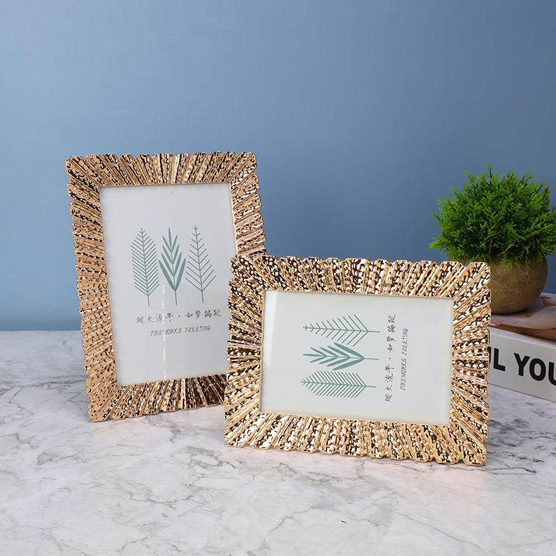 浅金色时尚简约金属相框摆台，家庭摆件装饰点缀相框,淘宝优惠券,粉丝福利购,淘宝优惠卷