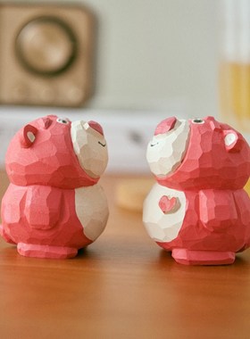 草莓熊木雕桌面可爱工位r摆件卡通动物车载装饰品手工创意情侣礼