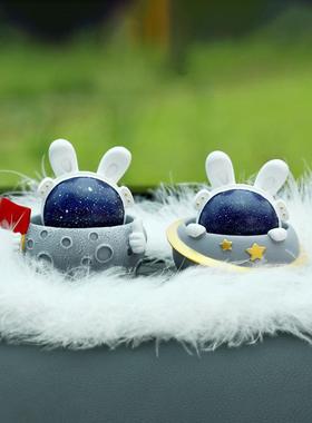 宇航员星空兔汽车树脂摆件车上装饰品中控台2021车内饰创意