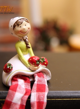 tyttw卡通迷你草莓绿衣y女孩树脂摆件礼物装饰卡通可爱女孩