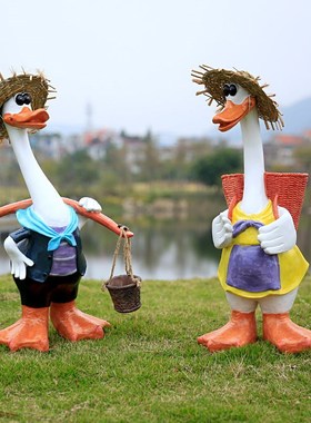 户外玻璃钢e卡通挑担鸭子雕塑花园庭院幼儿园商场小区动物装饰摆