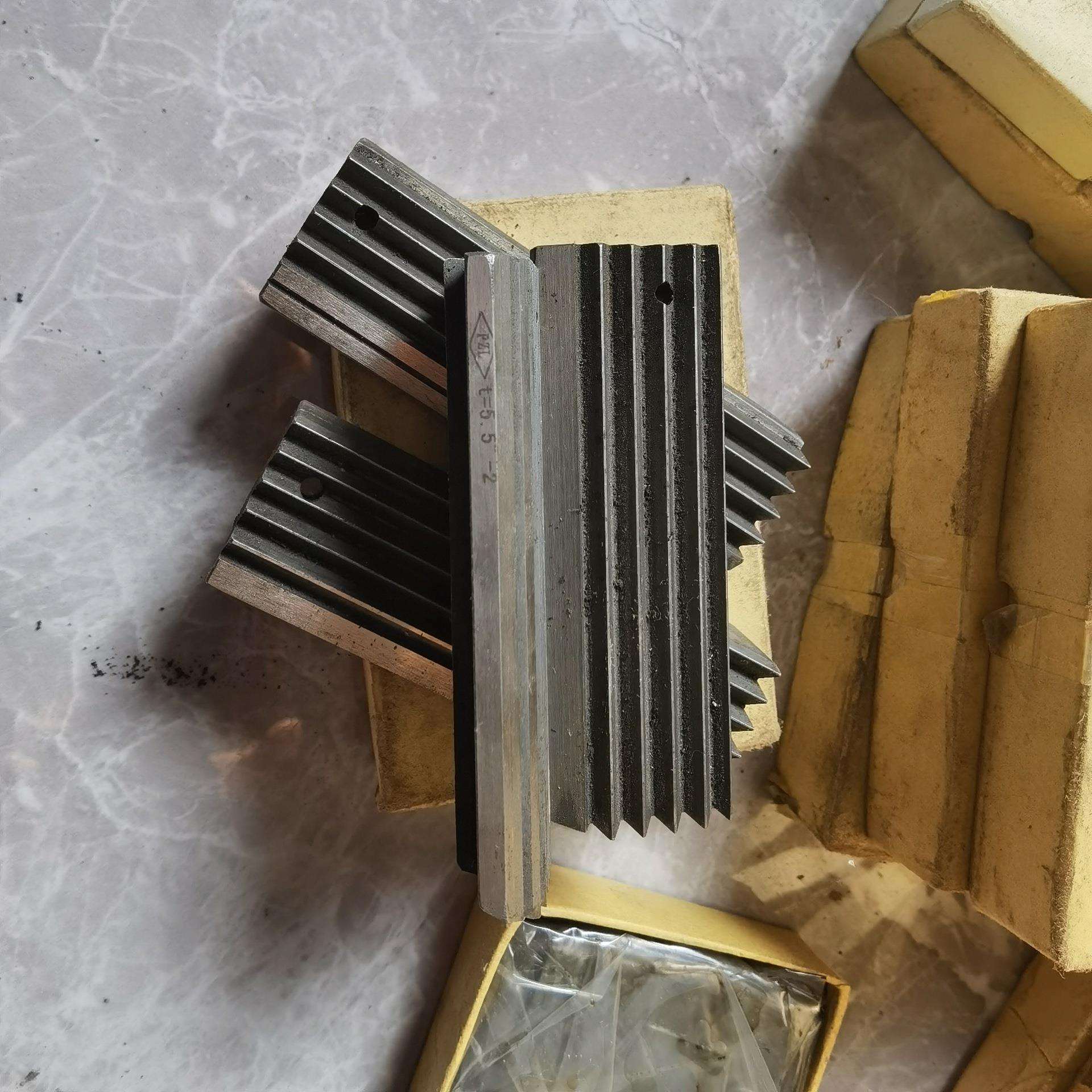 瑞捷切线平板牙t-1.5-1.75-2-2.5-3-3.5-4-4.5-5.0-5.5-6.0 现货 - 图1