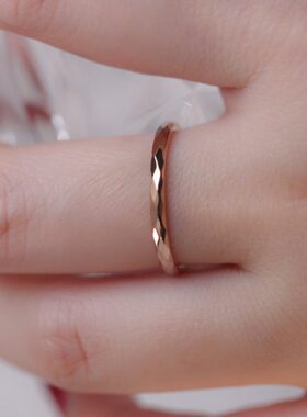 洗切钛不掉玫瑰金面钢简约手面女戒指食指戴菱格闪亮叠色免摘钻石