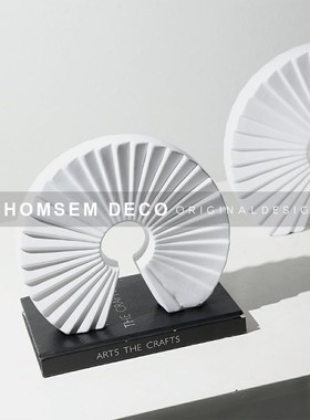 现代简约样e板间博古架创意扇形艺术摆件售楼处书房中国风软装饰