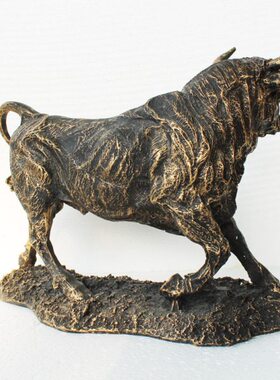 客厅工艺品摆件仿复古黄牛桌面欧式装饰品创意树脂家居拓荒雕塑铜