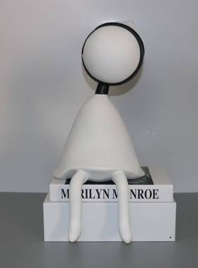 现代简约树人脂纪碑谷念艾达乌鸦摆件家客厅桌面样板居间软CRU装