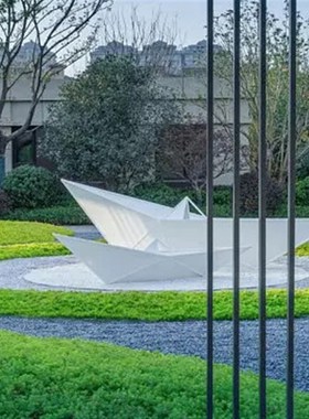 不锈钢船摆件定制金属户外草坪景观物美陈水景不锈钢抽象小船雕塑