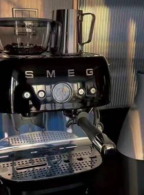 SMEG/斯麦格EGF03咖啡机研磨一体家用专业级意式半自动蒸汽打奶泡