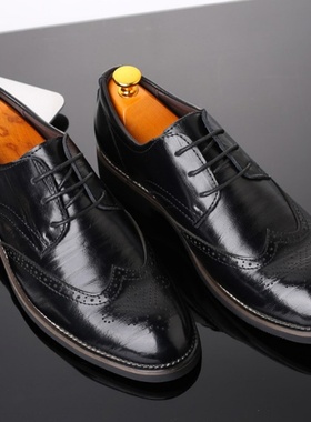 样板房衣帽间男士皮鞋衣柜陈列摆件道具软装饰品商务英伦风男鞋。