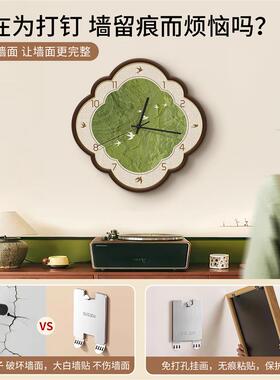绿色风景中古风挂墙钟表客厅挂x钟2026新款高级感静音时钟装饰挂