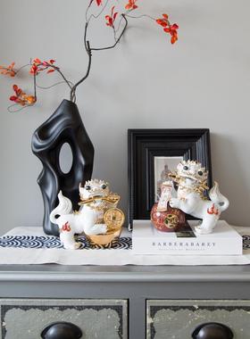 新中式招财白金色可爱麒麟一对中古手工陶瓷摆件玄关轻奢高档装饰