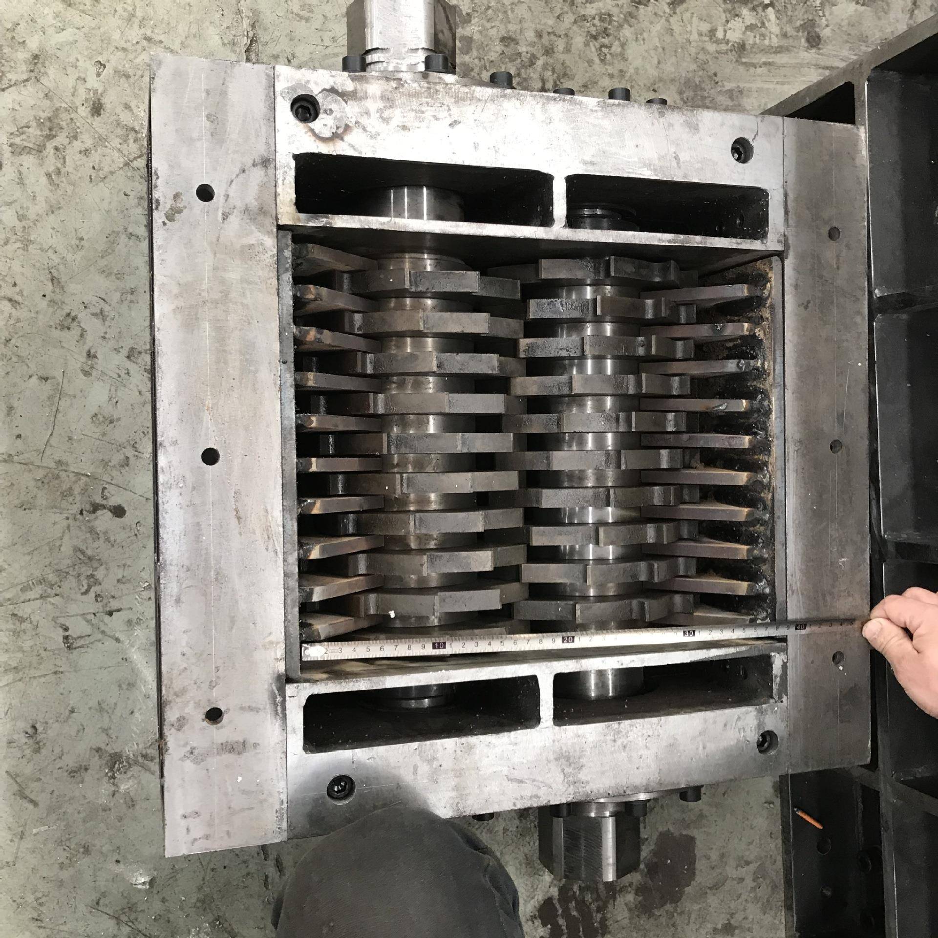 Double-shaft shredder accessories shredder chassis machine head garbage disposal large shredder blade box