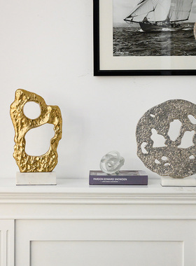 现代样板间铝制抽象猴子鸽子摆件金属银色奏乐人金色镂空玄关装饰