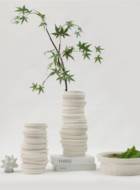 白色民宿c陶瓷装饰花瓶高级感侘寂风摆件螺纹简约家居软装工艺品