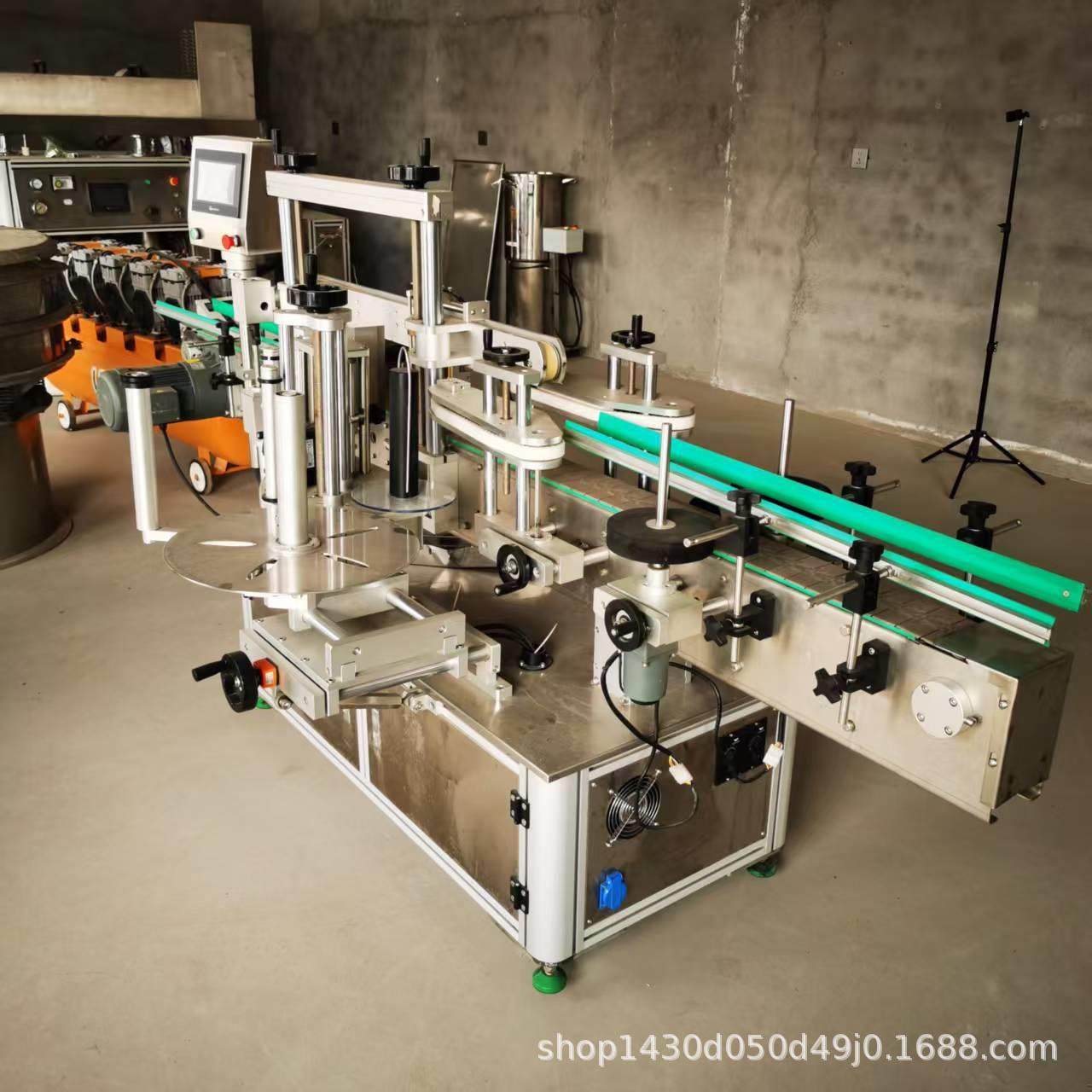 全自动圆瓶贴标机饮料塑料玻璃瓶子不干胶标签定位贴标设备高精度,淘宝优惠券,粉丝福利购,淘宝优惠卷