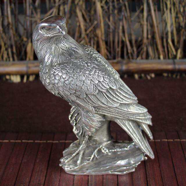 Antiques, miscellaneous antique bronzeware, white copper study room home furnishings, exquisite handicrafts, watch eagle decorations