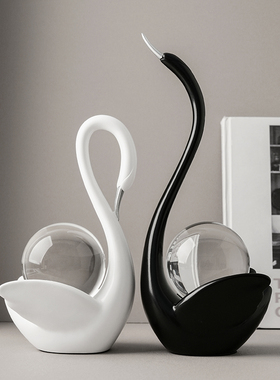 水晶球天鹅情侣摆件轻奢现代C高级感客厅酒柜家居装饰品