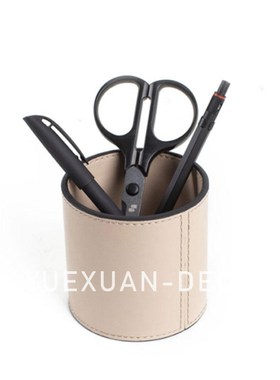 粤萱简约现代皮j革办公用品笔筒书桌垫样板间办公室家庭书房书桌