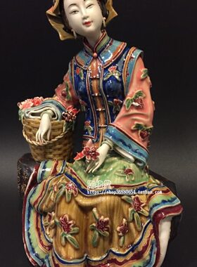 石湾陶瓷手工精品古典仕女客厅电视柜酒柜摆件家居装饰品彝家情