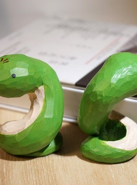 小青手工木雕小摆件卡通办公室电脑桌面玄关书柜台蛇年装饰品