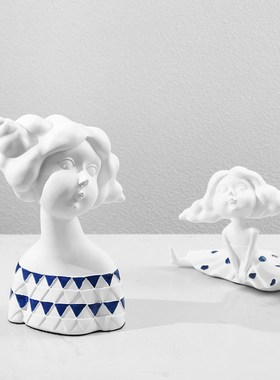 现代艺术创意人物雕塑摆件树脂家居客厅桌面样板间儿童房软装饰品