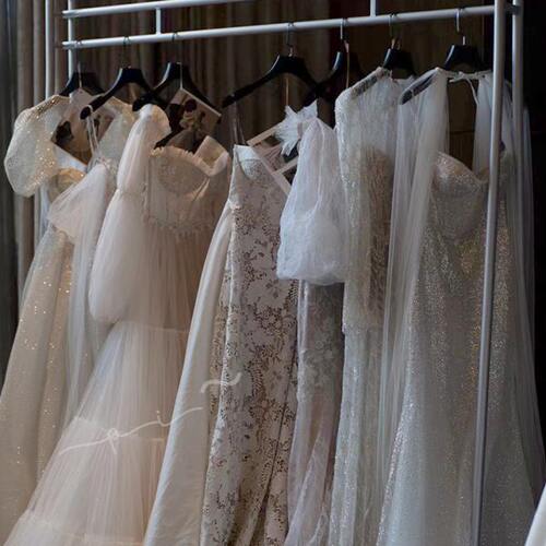 加粗婚纱架影楼专用高档礼服展示架拖尾秀禾挂衣架落地式侧挂货架 - 图3