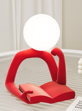 现代简约抽象艺术看书人物氛围灯摆件书房卧室床头柜灯桌面装饰品