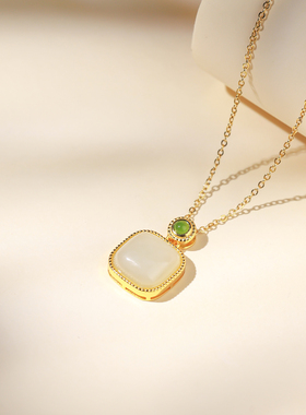 天然和田玉方糖吊坠女款