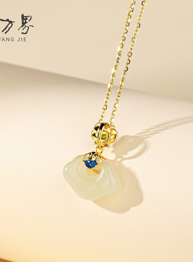 和田玉晴水如意锁吊坠女款