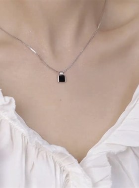 黑色小方块项链女轻奢小众高级感潮酷辣妹锁骨链2024爆款气质颈链