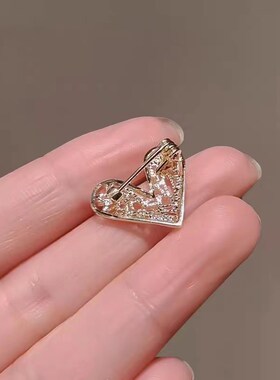 锆石爱心防走光扣小胸针时尚领针别针衣服百搭迷你胸花女开衫扣针