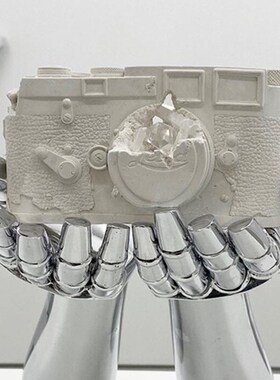 空山基机械手摆件雕塑侵蚀座机电话相潮流ns手托