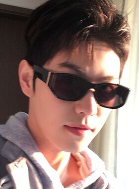 复古高级感曲面屏设计猫眼白色框墨镜女款防紫外线方圆脸太阳眼镜