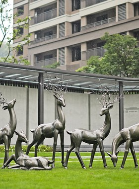 园林景观玻璃钢抽象鹿雕塑户外售楼部仿铜梅花鹿草坪装饰大型摆件