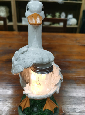 太阳能鸭子摆件户外花园林幼儿园动物装饰品发光家居阳