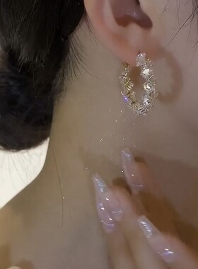 独特水晶耳圈显脸小耳钉小众设计感高级冷性风耳饰百搭时尚耳环女