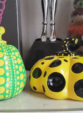 草间代生同款雕瓜摆件南塑波点艺术现弥密集圆点潮流潮玩半截南瓜