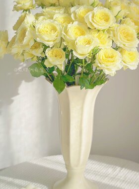 菜菜的陶瓷杂货 花瓣百合瓶 温润奶油色花瓶