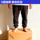 The courier packing shopkeeper recommends moving with extra hard delivery