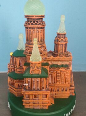 哈尔滨市圣索菲亚教堂工艺品模型，底部有开关可以点亮索菲亚教堂