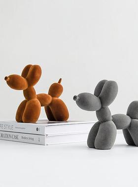 轻豪华和高端蜂群气球狗饰品旁边的电视柜壁龛儿童房书架装饰品