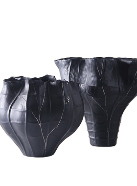 现代简约黑白荷叶k边陶瓷花瓶样板房间酒店家居砖红色异形花器摆