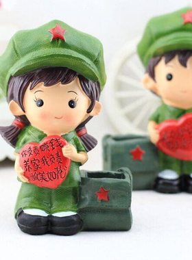 创意可爱树脂红军情侣笔筒摆件 家居书桌书房桌面装饰品摆设