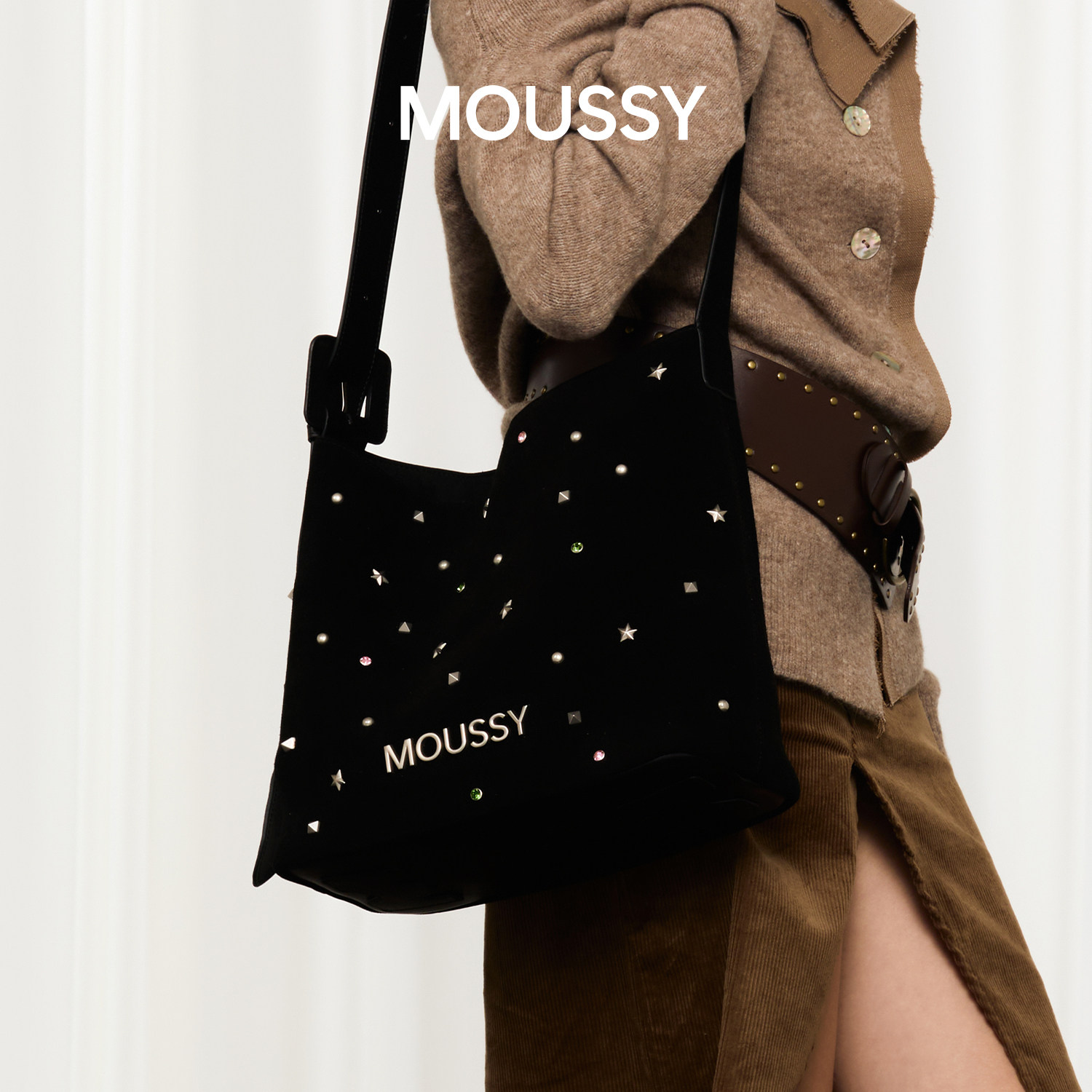 【新年礼物】MOUSSY旷野流浪铆钉水桶包轻奢麂皮绒腋下满天星单包,淘宝优惠券,粉丝福利购,淘宝优惠卷